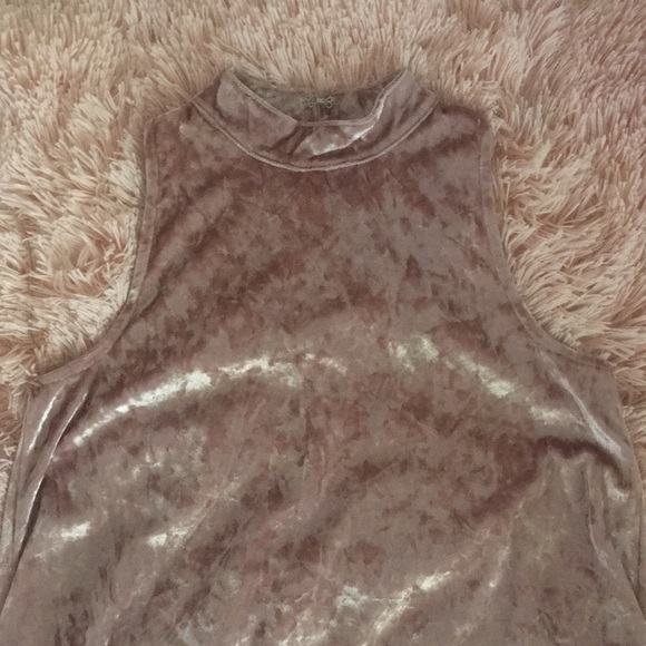 Flattering Sleeveless Crushed Velvet Dress - Picture 2 of 8